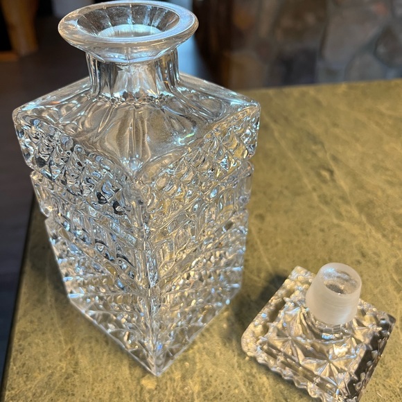 Thick crystal whiskey decanter - Picture 2 of 5